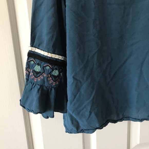 3/$15 Blue rain boho blue 3/4 ruffle sleeve top (T1) - Picture 3 of 9